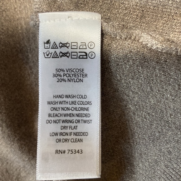 Womens Cynthia Rowley grey knit 3/4 sleeve sweater, Feels like Cashmere! NWT MED - Picture 8 of 12